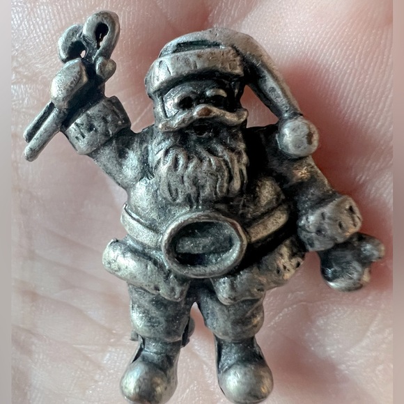 Small Pewter Santa Pin - Picture 1 of 2